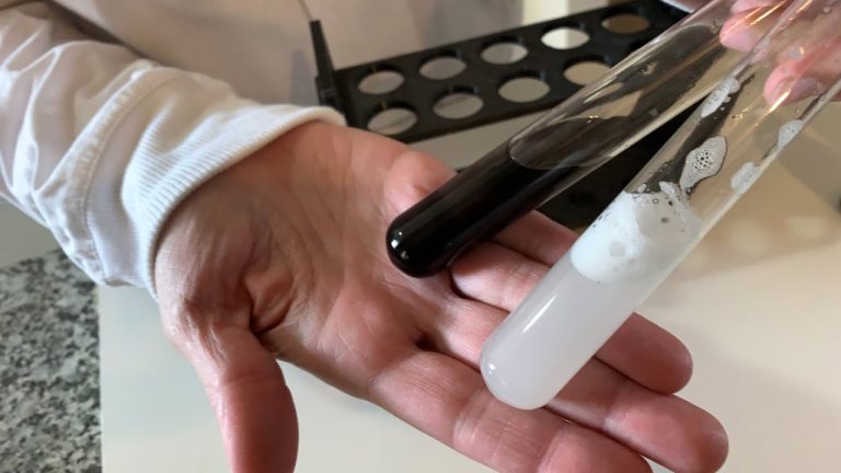Organização Eficiente do Uso de Vape com Frascos e Conta-Gotas
